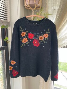 Cliché Navy Crewneck Sweater with Floral Embroidery | medium